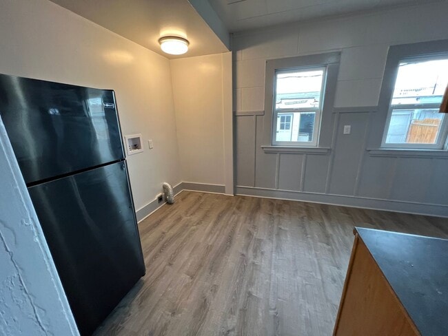 Photo - 114 7th St S