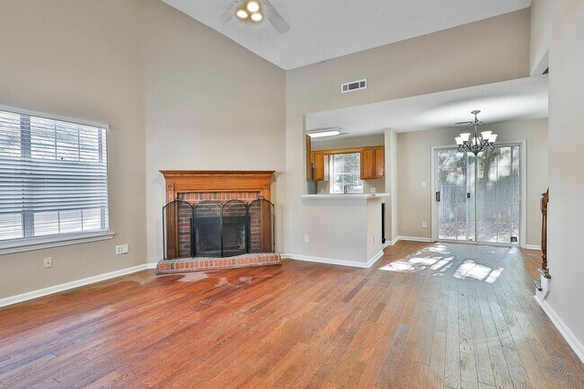 Photo - 3Bed/2Bath Home in McIntosh District under $2000!!!