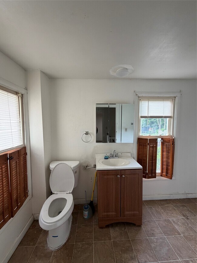 Photo - 65 Tompkins St