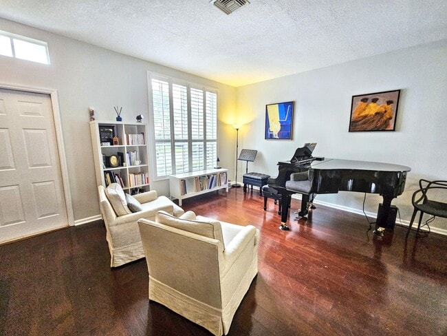 Photo - 1225 Avondale Ln