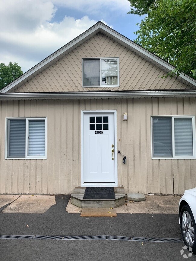 Building Photo - 280 N Middletown Rd Unit Front apt