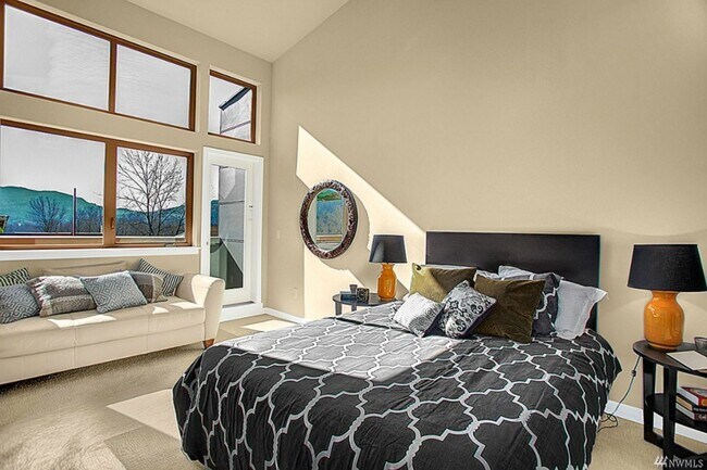Photo - 3bd/2.25ba Issaquah Townhome