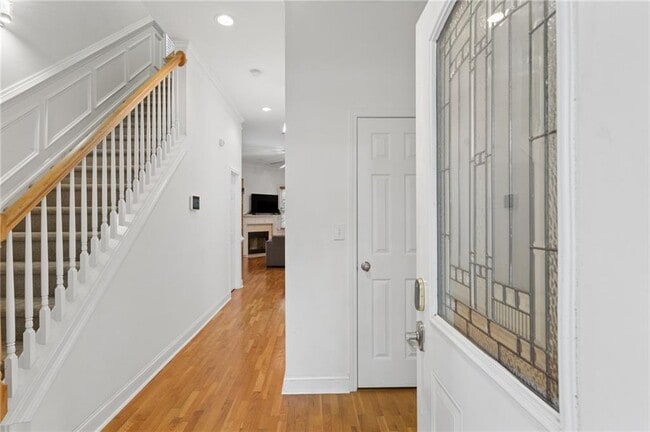 Photo - 649 Peeples St SW