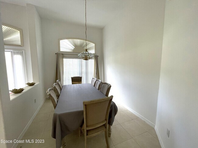 Photo - 1896 Windbrook Dr