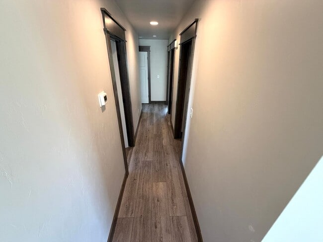 Photo - Single Level 3 Bed / 2 bath Home; Pet Friendly, Fenced back yard, Double car Garage