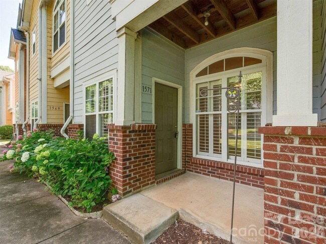 Photo - 1571 Pecan Ave