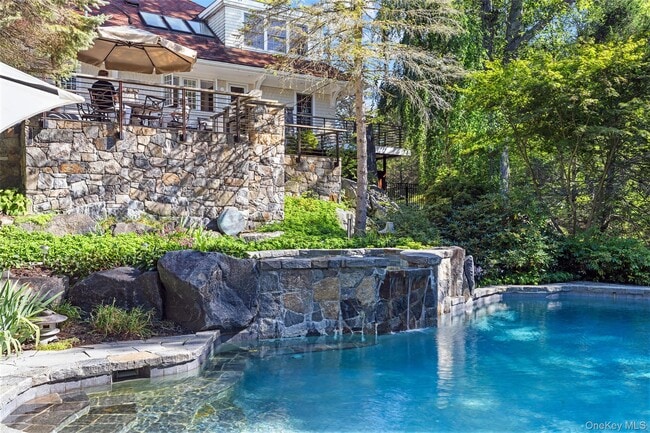 Building Photo - 12 Bishop Park Rd