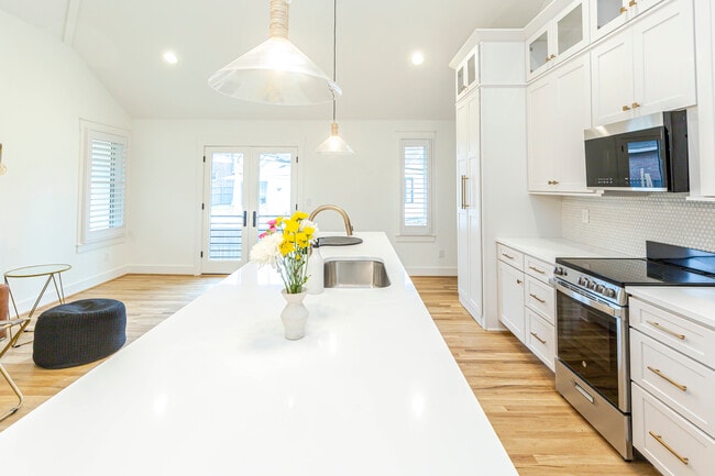 Building Photo - 2213 Belmont Blvd Unit B