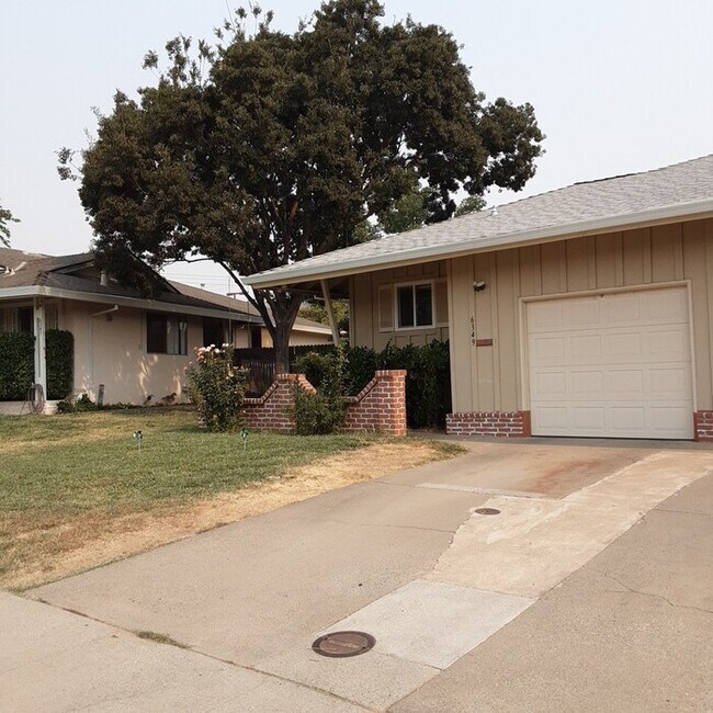 Great 2/1 duplex for rent in Citrus Heights! Rental For Rent in Citrus