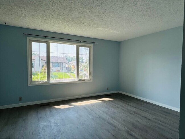 Photo - 212 Whitlock Pl NE