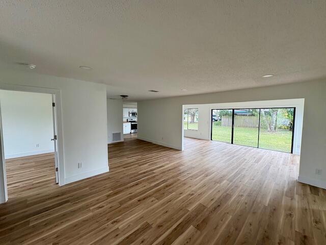 Photo - 2101 SE Holland St