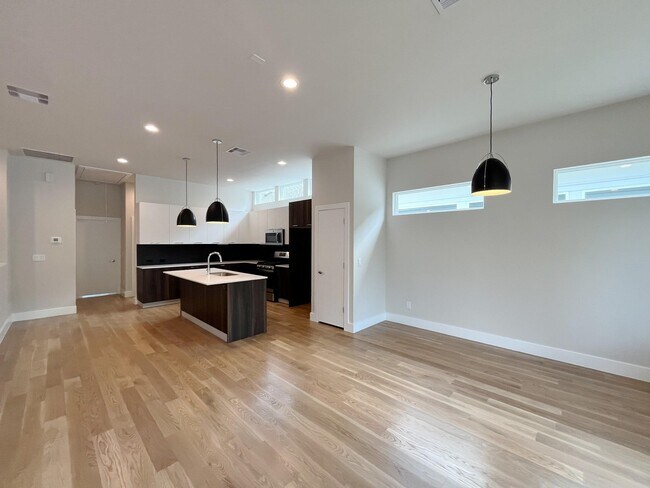Photo - 5314 Suez St