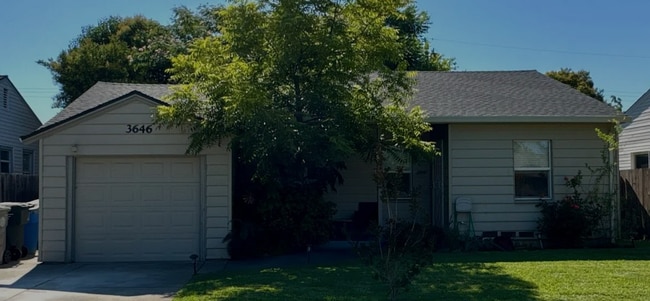 Building Photo - Cute As A Bug 2/1 Tahoe Park Gem!  Please read entire ad for viewings.