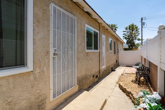 Photo - 2302 W Oak St Unit 1