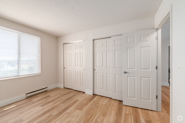 1BR, 1BA - 600SF - Bedroom