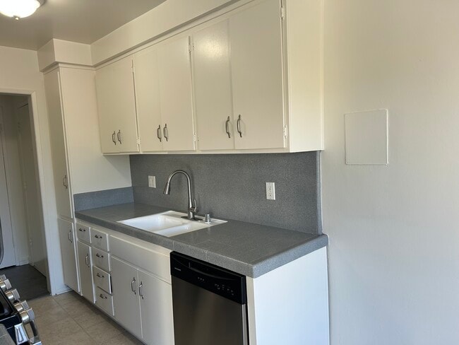 Photo - 1333 S Bundy Dr Unit 9