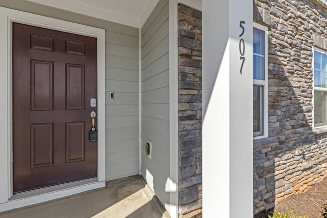 Photo - 507 Brushford Ln