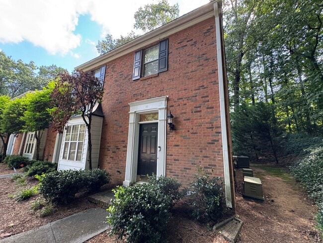 Building Photo - Nice Brick 2/2.5 Townhome in Atlanta- $2,750