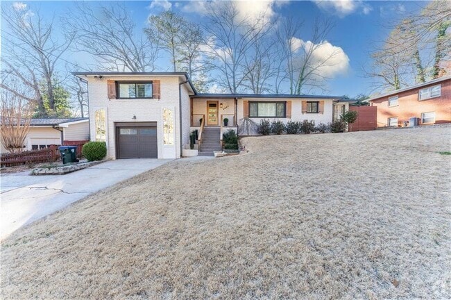 Building Photo - 3844 Longview Dr Rental