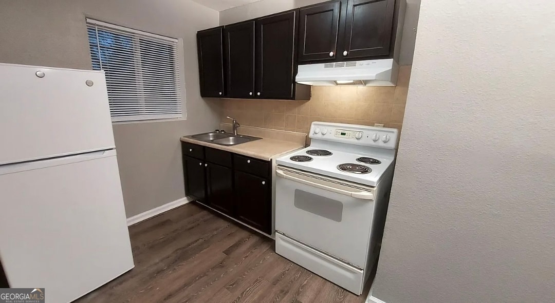 Photo - 574 Cooper St SW