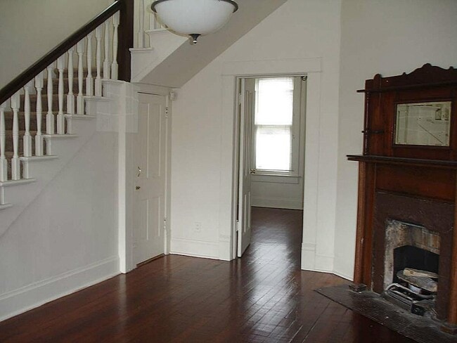 Photo - 315 W 21st St