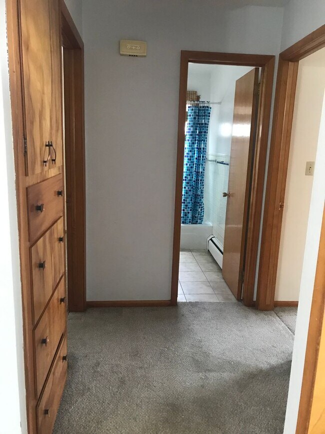 601/603 9th St NW Apartment Unit East Mandan, ND