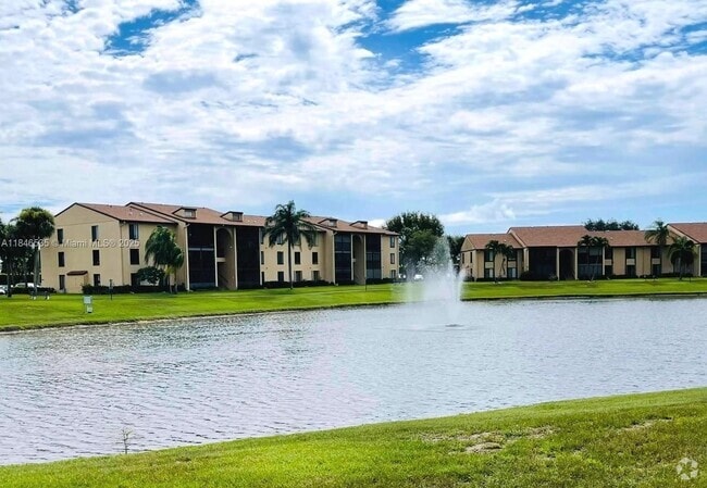 Building Photo - 806 Sky Pine Way Unit H3 Rental