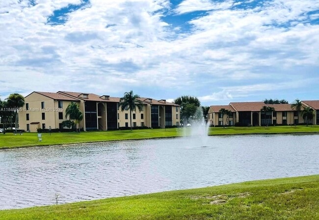 Building Photo - 806 Sky Pine Way Unit H3 Rental