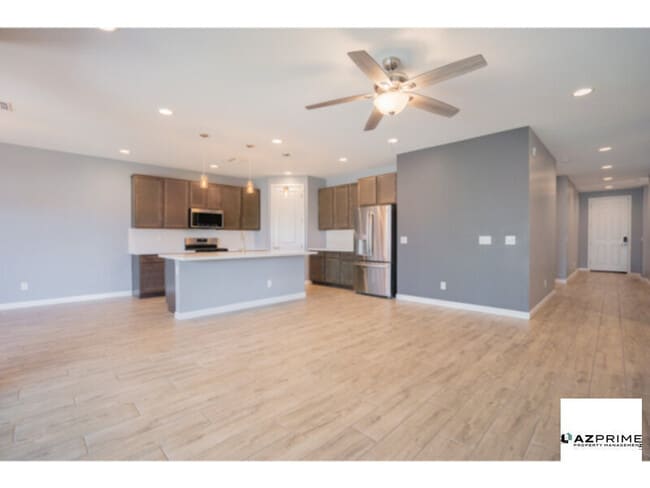 Photo - Stylish 3/2.5 Laveen Home - Natural Light ...