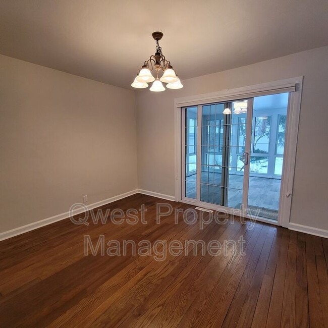 Photo - 2220 Monroe Ave NW