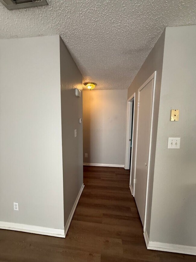 Photo - 510 Rosedale Dr Unit b
