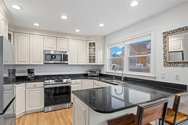 Photo - 8 Hyler Dr