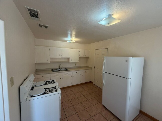 1208 W Edwards St