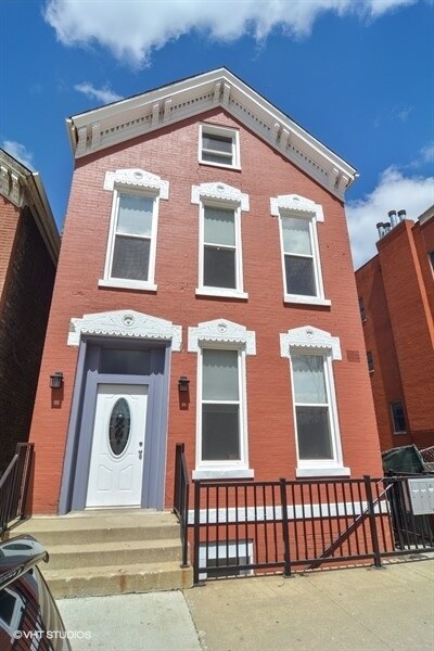 Front of Building - 1422 Chestnut W St Unidad 2F