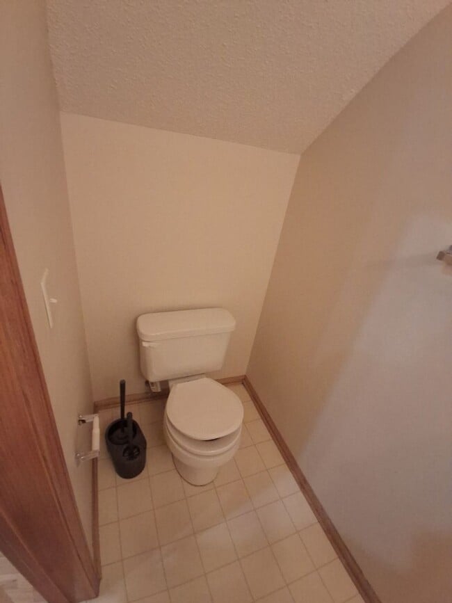 Photo - Light and bright! 2 BR, 1.5 BATH Woodbury ...