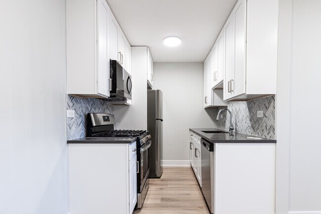 Photo - 531 W Aldine Ave