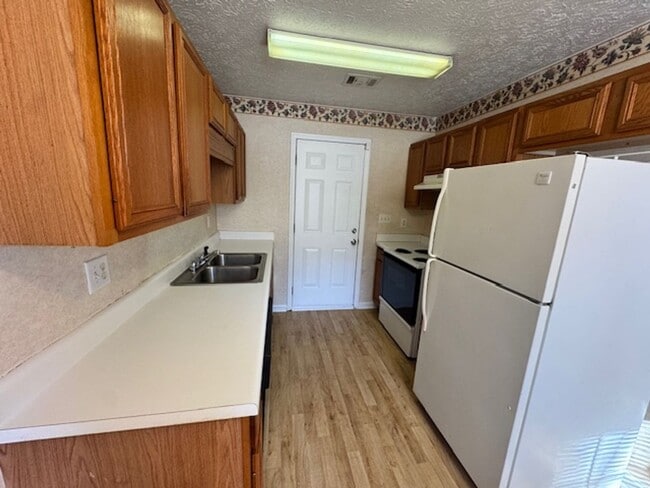 Photo - 135 Ridgefield Dr