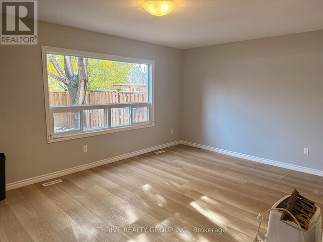 Photo - 127 Toulon Crescent