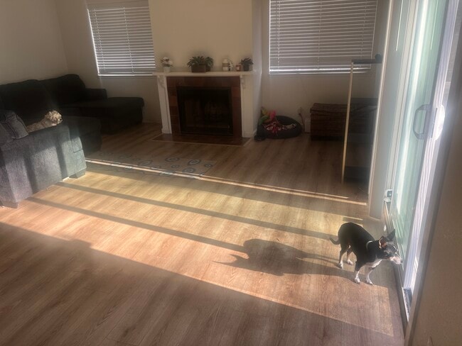 Beautiful wood-burning fireplace - 73 Silcreek Dr Unit 73