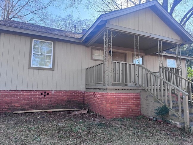 Building Photo - 1750 Yarbrough St