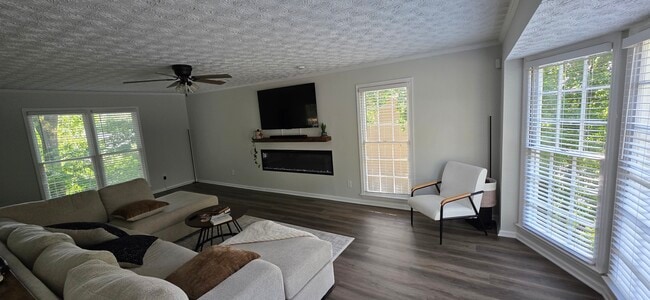 Building Photo - 4815 Old Field Dr NE Rental