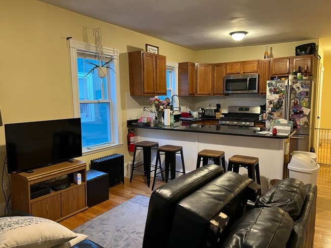 Building Photo - 44 Gorham St Unit 3