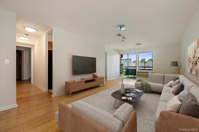 141 Great Neck Rd Unit 3F
