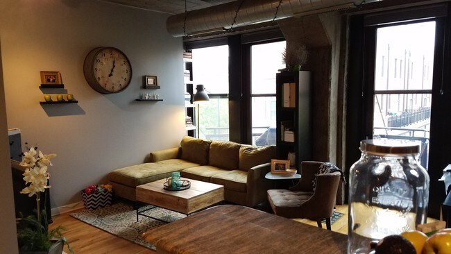 Photo - 1001 W 15th St Unidad