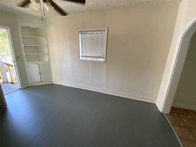 Building Photo - 109 Bryan St Unit 04 Rental