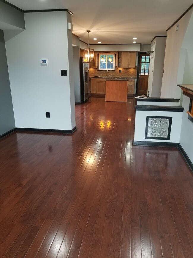 Photo - 445 W 6th Ave