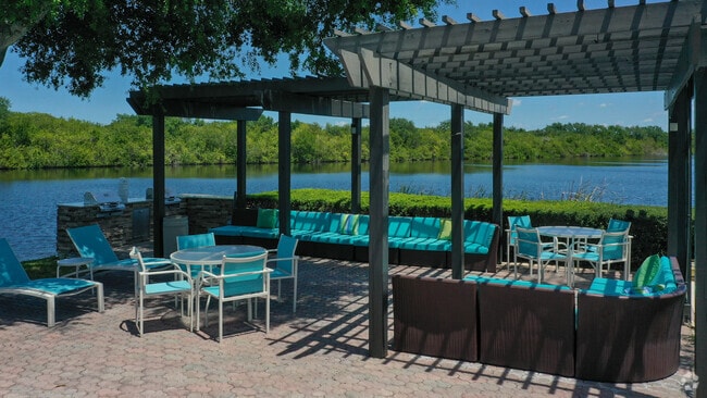 Barbecue Lounge - Lincoln Shores Apartments