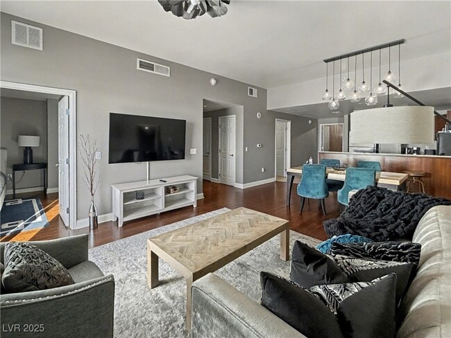 Building Photo - 150 S Las Vegas Blvd Unit 807