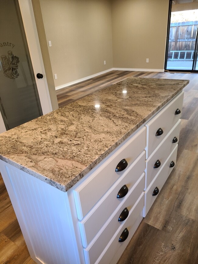 Photo - 1100 Excalibur Dr