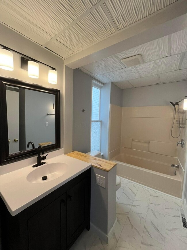 Photo - 1227 E Chestnut St